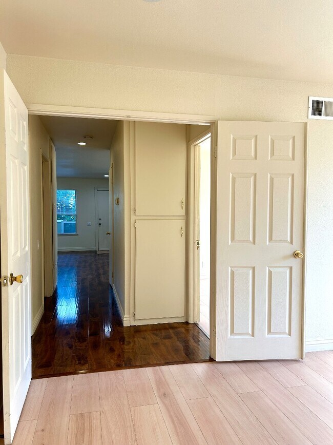 Building Photo - 942 Summerside Dr