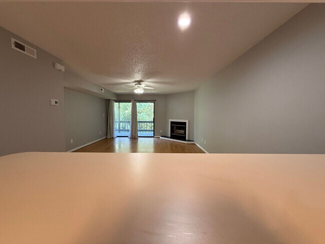 Building Photo - Condo in Lake Vista