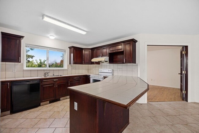 Building Photo - 1301-1305 Mitchell Ave