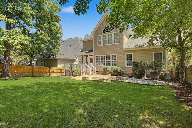 Building Photo - Spacious and Move-in Ready 4-Bedroom in Cary!