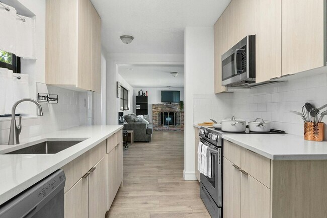 Building Photo - 919 Avenue South Southeast