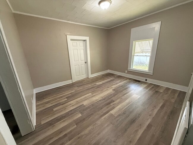 Building Photo - 708 Woodrow St S