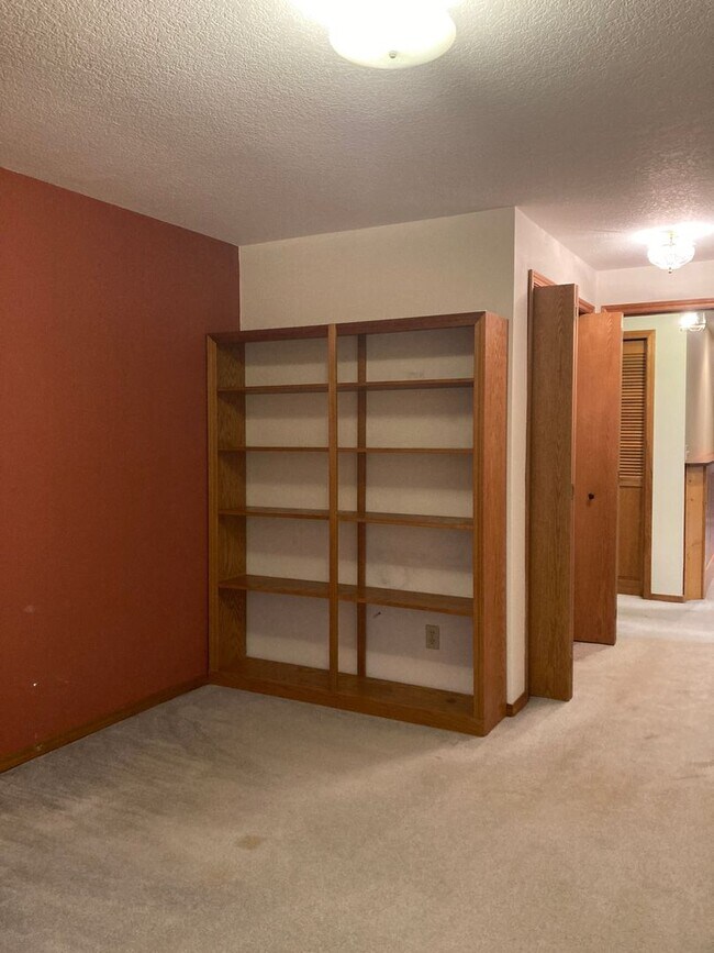Building Photo - Single level Home in Newberg