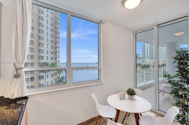 Building Photo - 801 Brickell Key Blvd