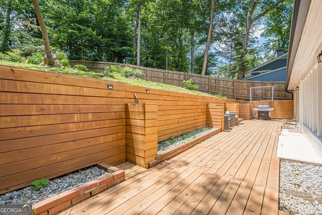 Building Photo - 2018 Bramblewood Dr NE