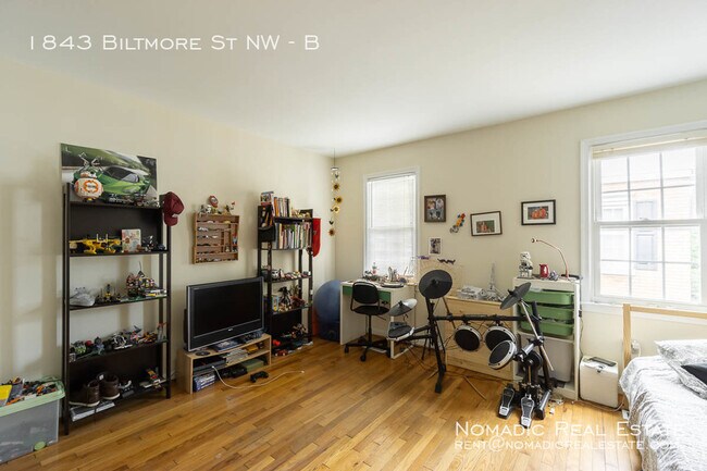 Building Photo - 1843 Biltmore St NW