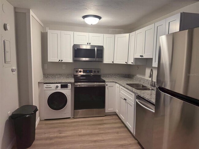 Building Photo - 6519 W Newberry Rd