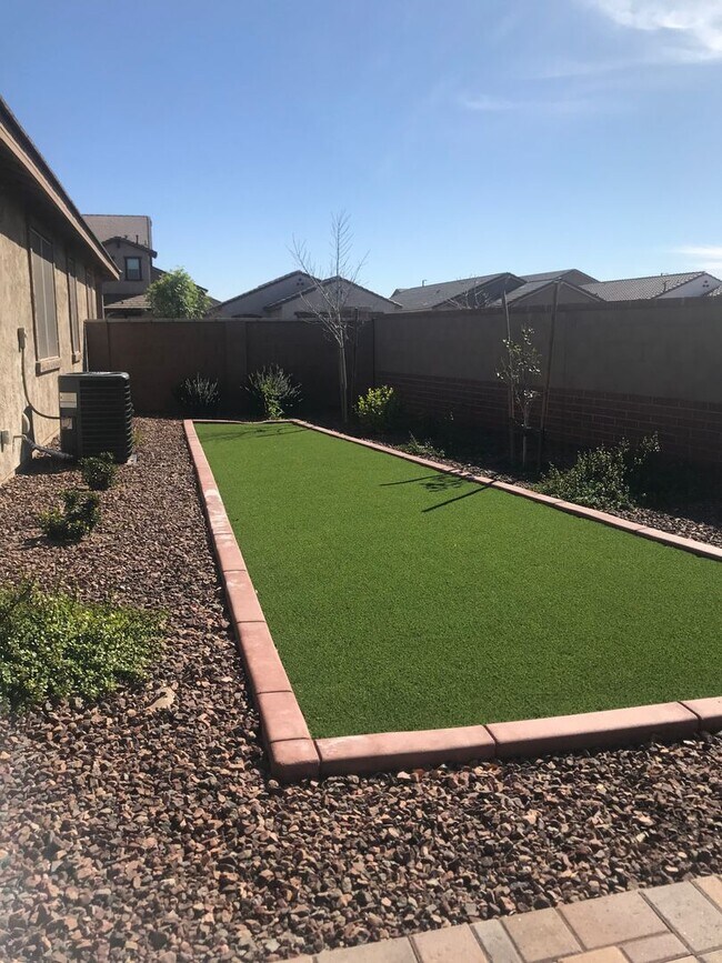 Building Photo - Beautiful Newer 3 bedroom Home Sweetwater ...