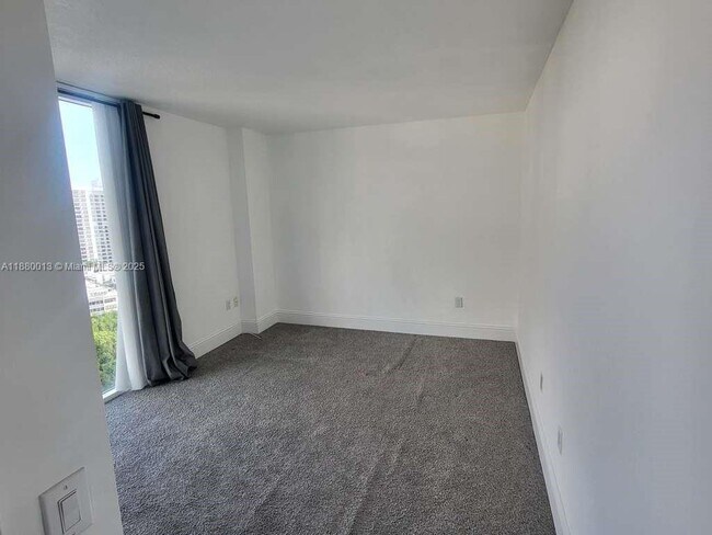 Building Photo - 3370 Hidden Bay Dr