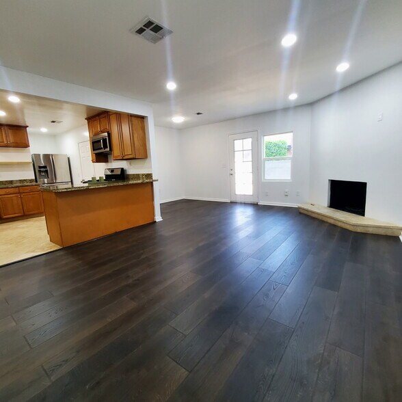 Building Photo - 7121 Jumilla Ave