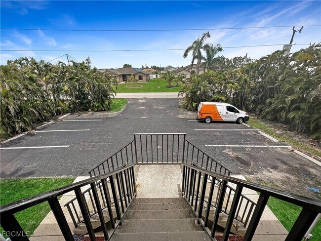 Building Photo - 4530 SW 10th Ave