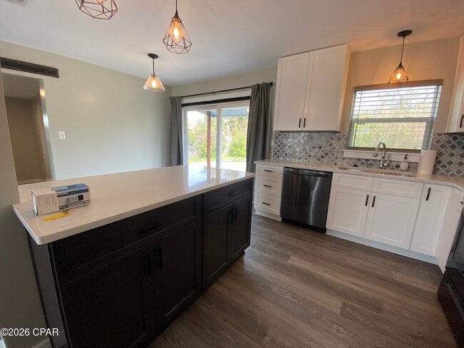 Building Photo - 1606 Clay Ave