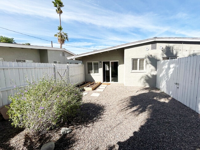 Building Photo - 1315 N Indian Canyon Dr