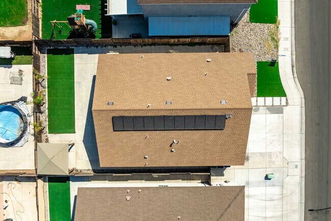 Building Photo - Modern, solar-ready, 3 bed / 2 bath House ...