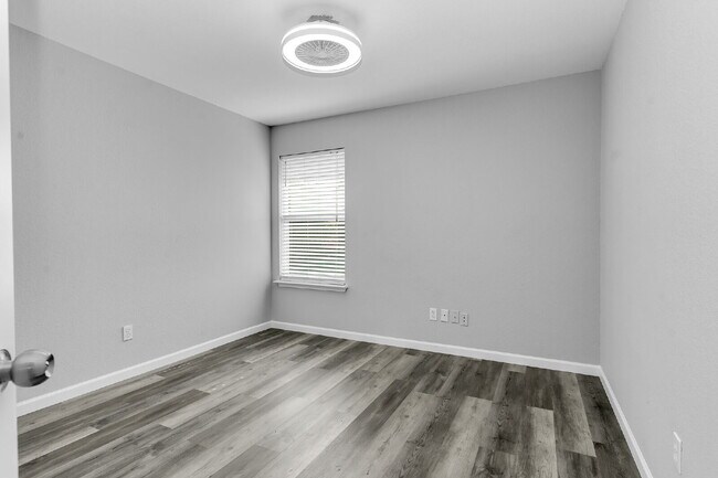 Building Photo - Welcome home to this beautifully maintained 4-bedroom, 2-bath, single-story home in the desirable...
