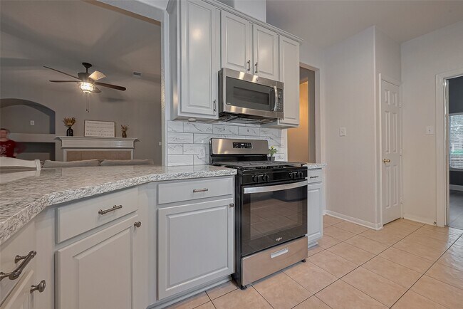 Building Photo - 119 Genesee Ridge Dr