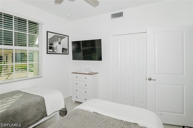 Building Photo - 15835 Green Acres Avenue Unit 3311
