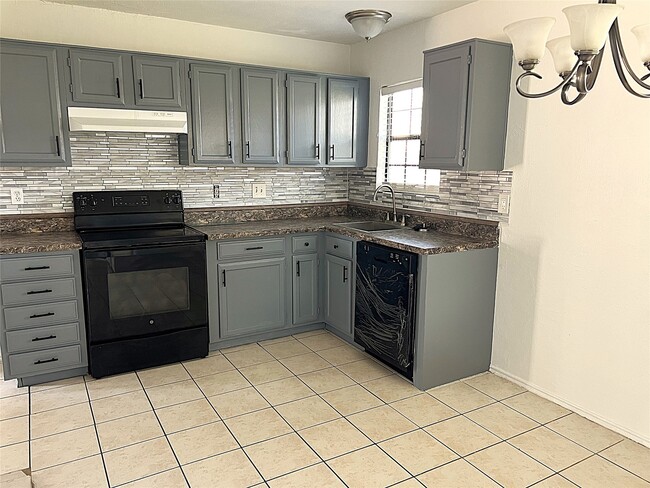 Building Photo - 19906 Rising Star Dr