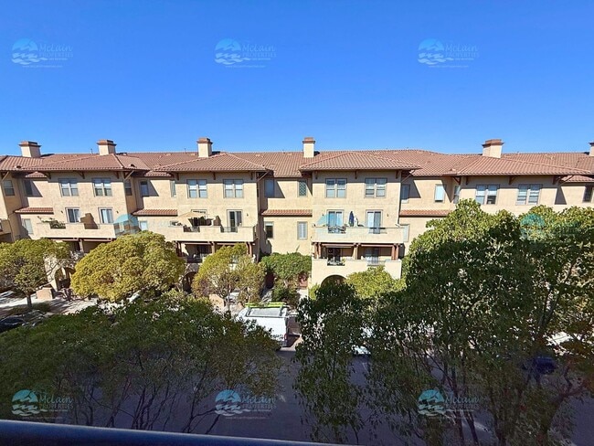 Building Photo - Top Floor 2BD/2BA Condo