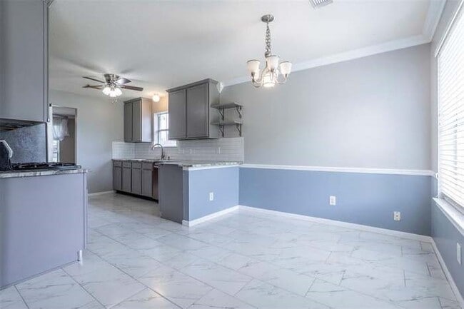 Building Photo - 221 Armand Bay Dr