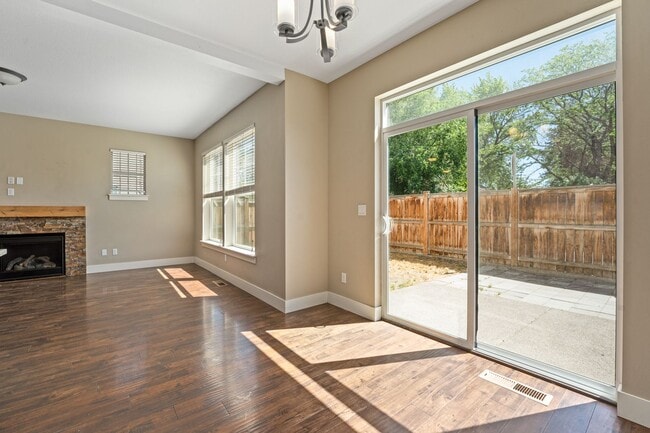Building Photo - Close proximity to Old Mill District and downtown