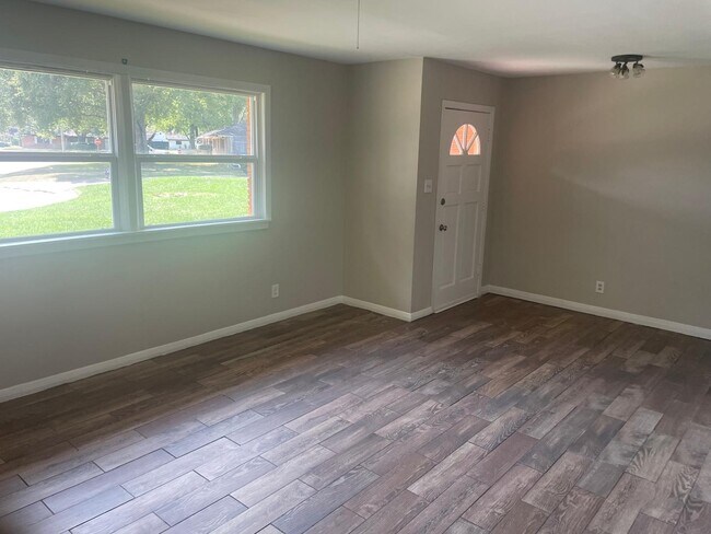 Building Photo - 3520 Lazy Ln
