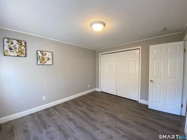 Building Photo - 54 Monroe St