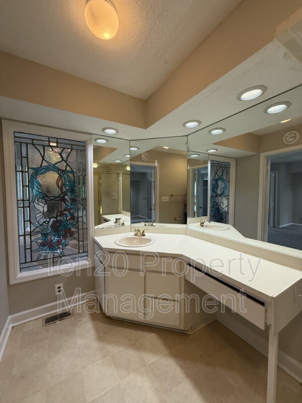 Building Photo - 3812 Wingate Dr