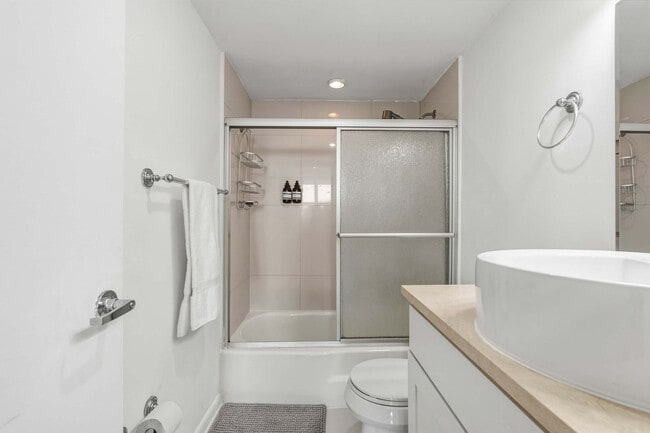 Building Photo - 5599 Collins Ave