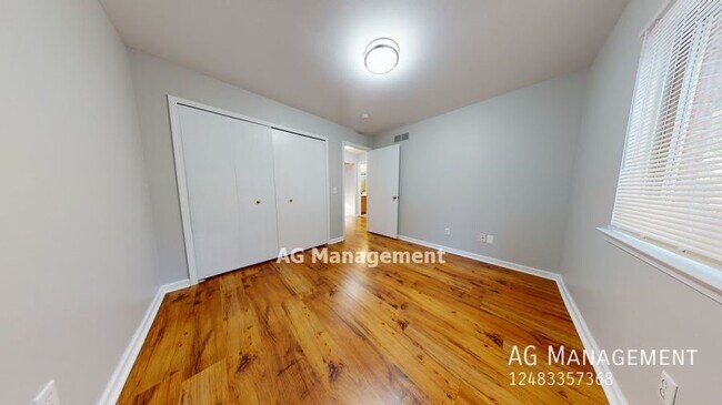 Building Photo - 18530 E 14 Mile Rd #1 - Gorgeous 2Bed/1Bat...