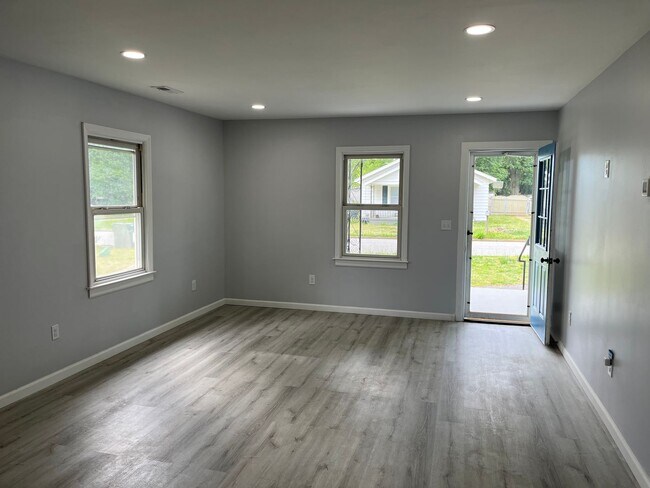 Building Photo - Greer - 3Bd/2Ba, 1056 SF