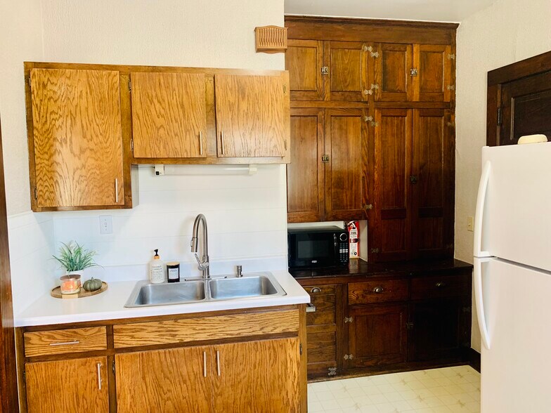 Kitchen - 111 Amherst Dr