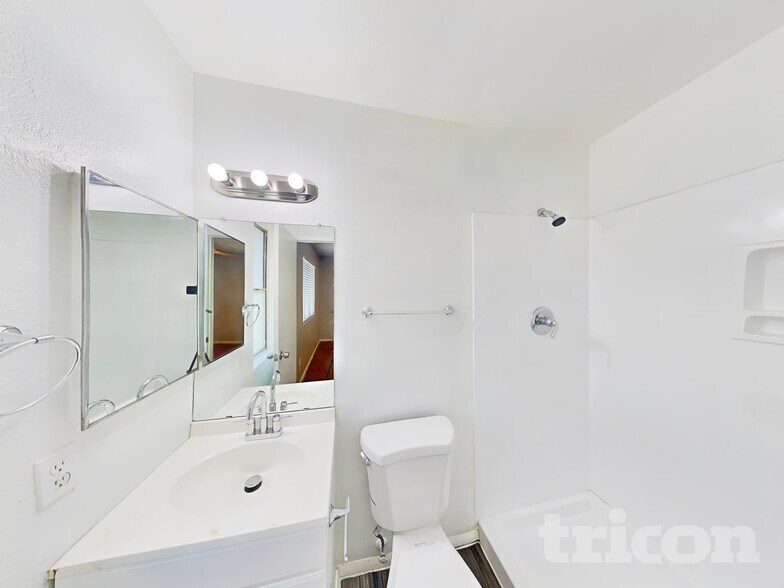 Building Photo - 18416 N 55th Dr