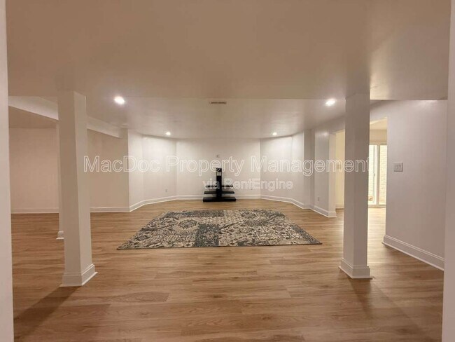 Building Photo - 10402 Laurel Ridge Way