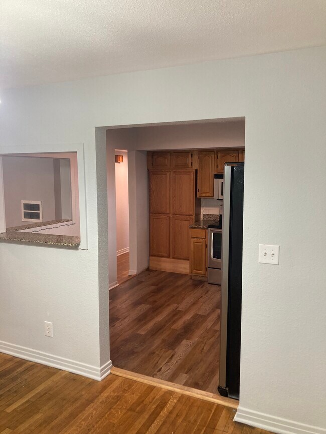 Building Photo - 6923 Gaillardia Rd S