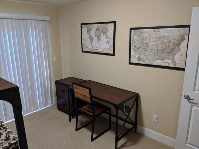 Building Photo - Ballard Townhouse