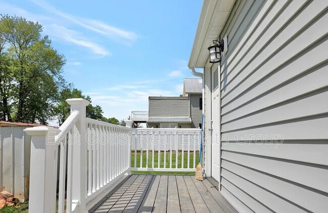 Building Photo - 15729 Fenton Ave