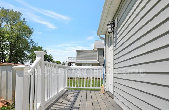 Building Photo - 15731 Fenton Ave