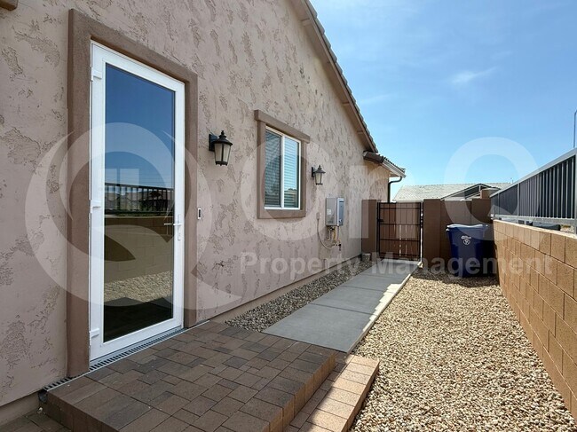 Building Photo - 3303 S Piedra Cir
