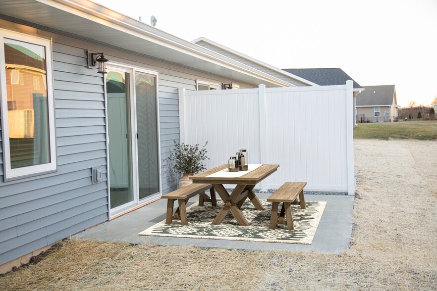 Building Photo - 2167 Cheyenne Way