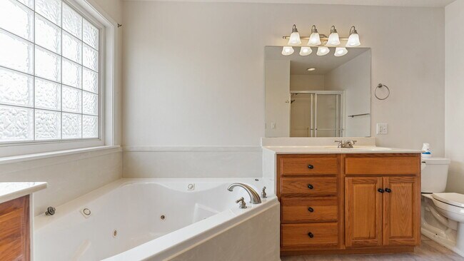 Building Photo - "Lovely 3-Bed Home with Granite Kitchen & ...