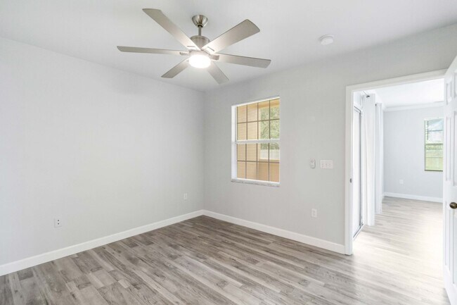 Building Photo - Fully updated 2/2 unit available now for a...
