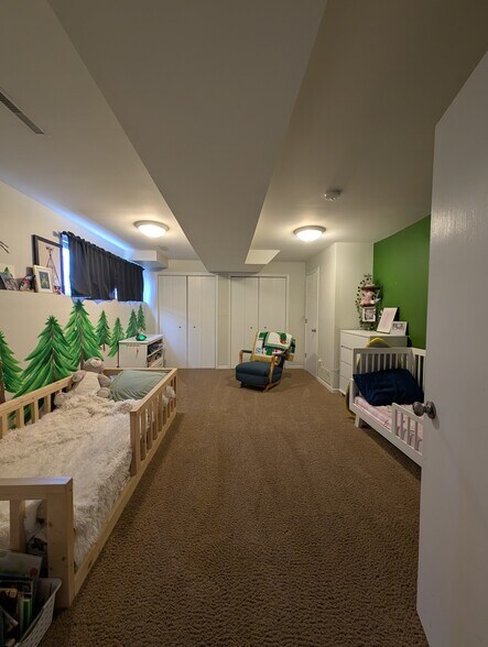 Downstairs bedroom - 518 Lexington Dr