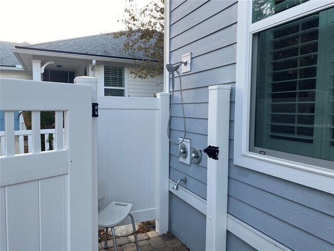 Building Photo - 25 Smiling Fish Ln