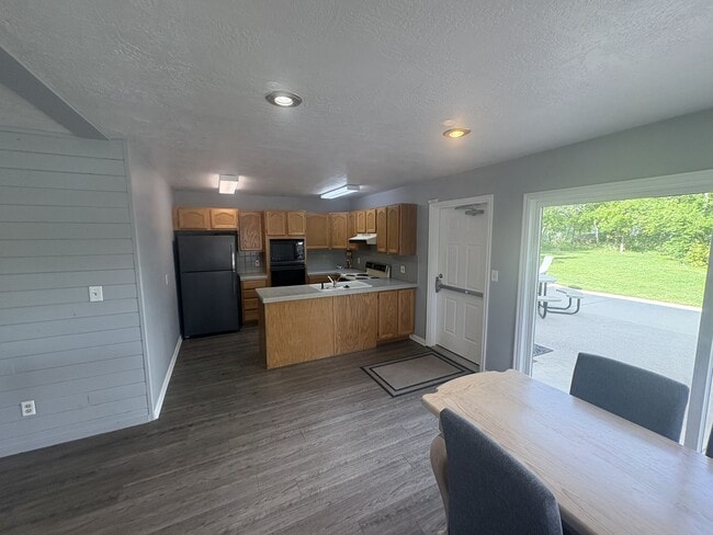 Building Photo - 1041 W Grindelwald Ct