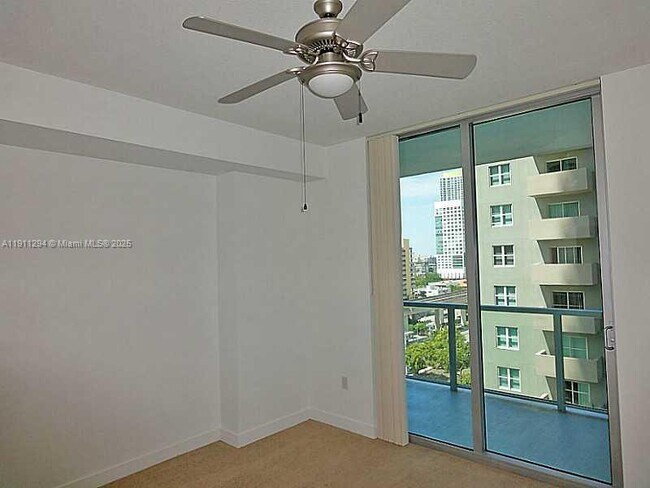 Building Photo - 1111 SW 1st Ave