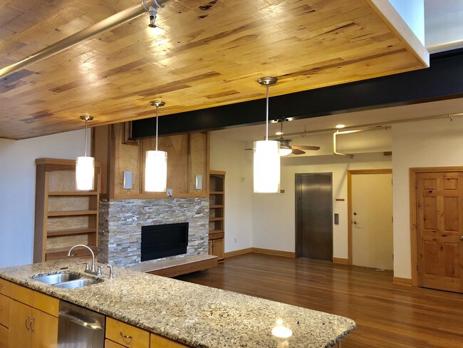 Building Photo - 905 Alley A