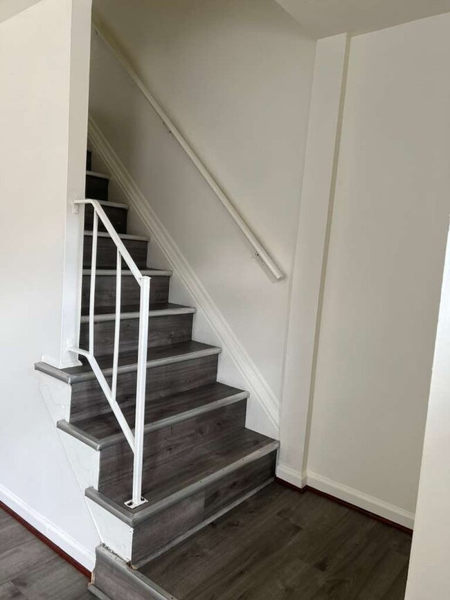 Building Photo - 8202 Tomlinson Ct