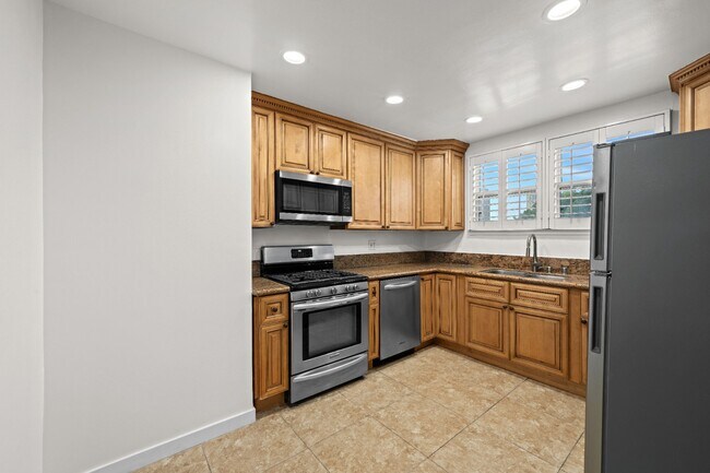 Building Photo - Renovated 3BR 2BA in Prime Beverly Hills | In-Unit W/D + Parking