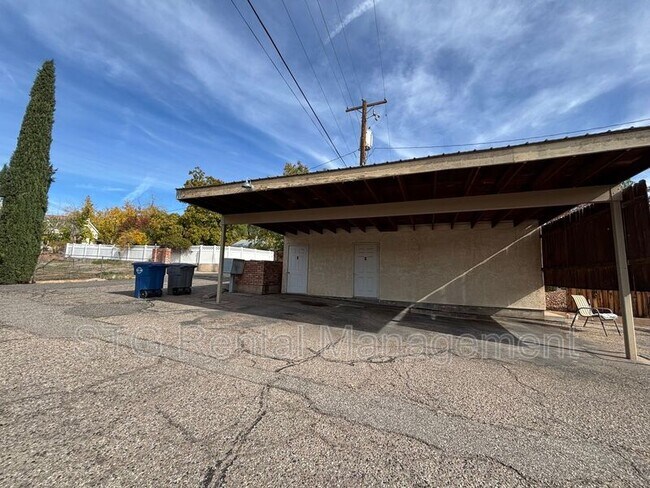 Building Photo - 325 N Main St